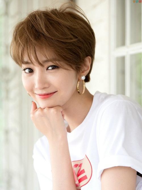 最新流行短發(fā)發(fā)型圖片女，展現(xiàn)時(shí)尚魅力的無(wú)限風(fēng)采